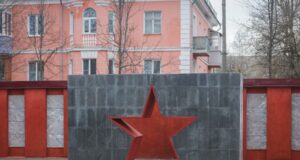 Мемориал полиграфистам в Рыбинске привели в порядок