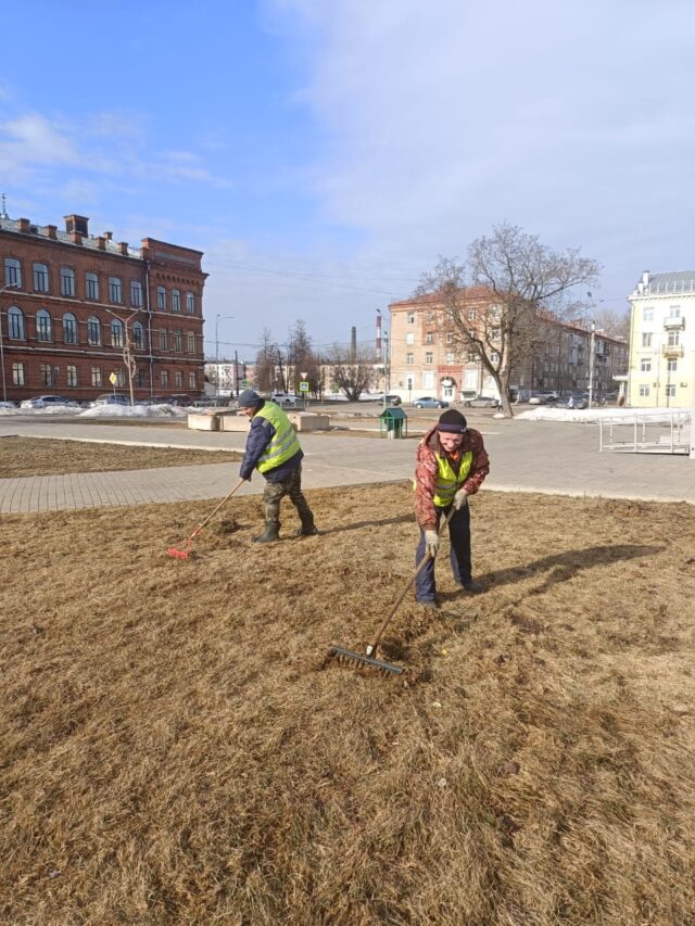 Весенняя уборка городских улиц и тротуаров