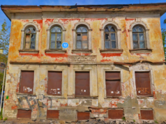 Неприглядный дом на Бульварной закроют баннером