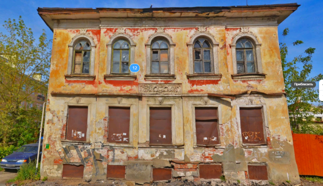 Неприглядный дом на Бульварной закроют баннером