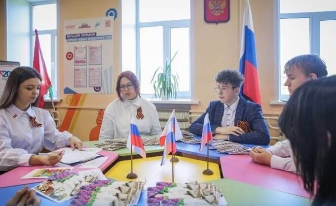 Школьники Рыбинска готовят поздравления для ветеранов