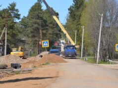 В Тихменево расширяют основную дорогу поселка