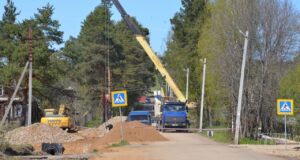 В Тихменево расширяют основную дорогу поселка