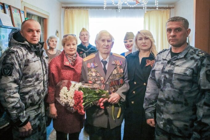 Накануне Дня Победы в домах ветеранов Рыбинска звучат музыка и поздравления