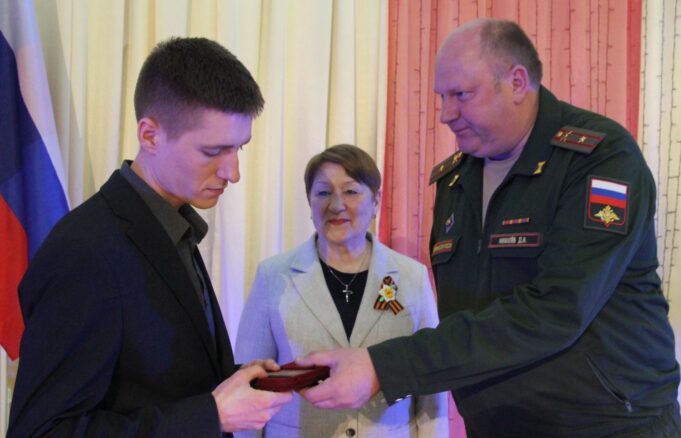 Житель Рыбинского района получил медаль «За Отвагу»
