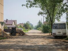 В Рыбинске улицу Пархинскую начали подсыпать асфальтовой крошкой