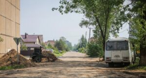 В Рыбинске улицу Пархинскую начали подсыпать асфальтовой крошкой