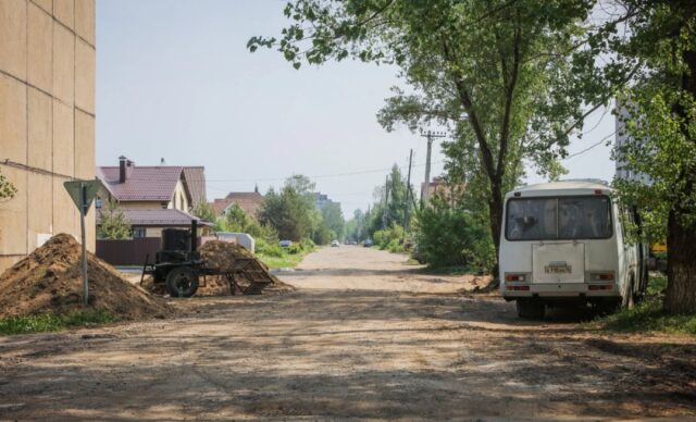 В Рыбинске улицу Пархинскую начали подсыпать асфальтовой крошкой
