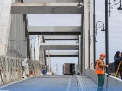 На Волжском мосту в Рыбинске укладывают асфальт