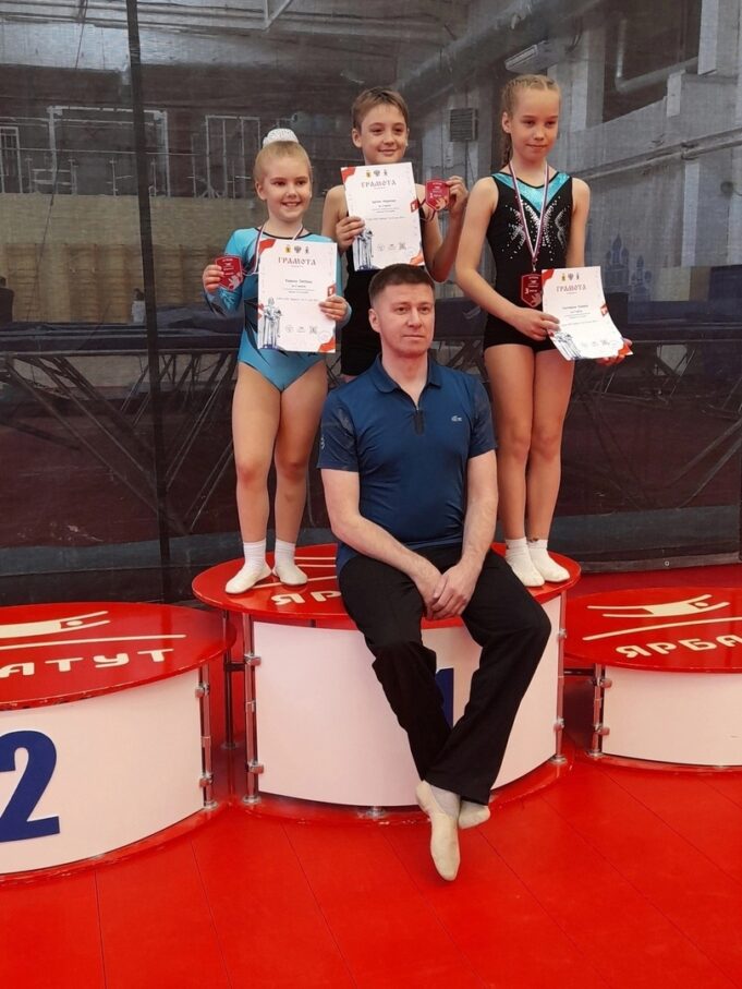 Спортсмены из Рыбинска стали призерами в соревнованиях по прыжкам на батуте