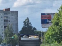 Водитель из Рыбинска допустил падение тяжелого груза с машины