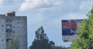 Водитель из Рыбинска допустил падение тяжелого груза с машины