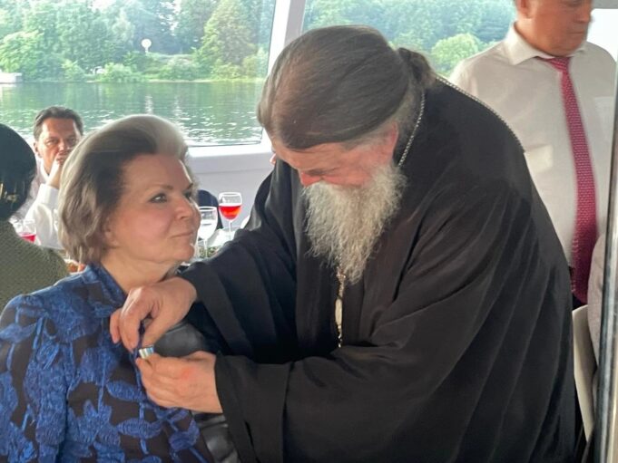 Валентина Терешкова получила золотую медаль Югской иконы Божией Матери