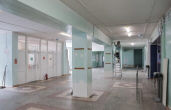В школе №5 ремонтируют фойе про проекту учеников