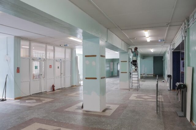 В школе №5 ремонтируют фойе про проекту учеников