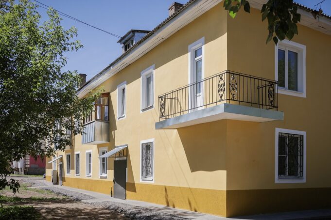 В Рыбинске отремонтировали фасад жилого дома на улице Баженова