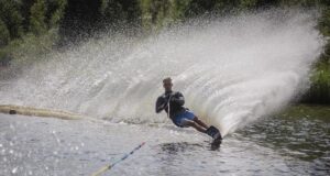 В Рыбинске проходят соревнования по воднолыжному спорту