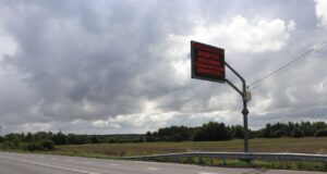 На автодороге от Углича до Ростова идет установка автоматического пункта весогабаритного контроля