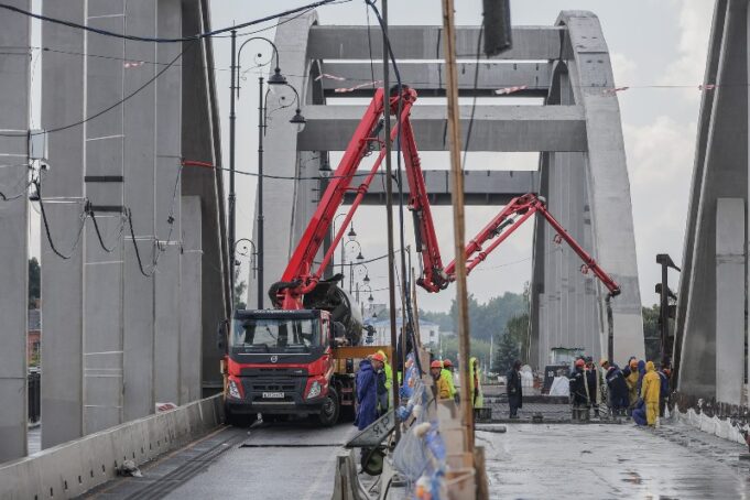 Для бетонирования моста в Рыбинске был организован судоходный реверс