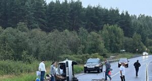 Под Рыбинском перевернулся ВАЗ