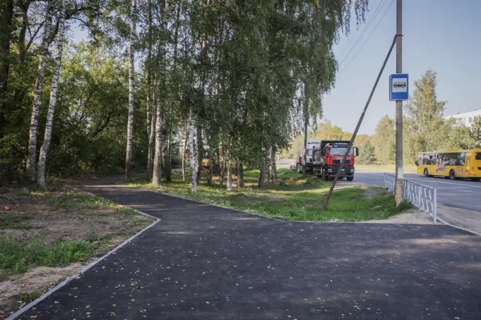 На проспекте имени Генерала Батова в Рыбинске асфальтируют тротуары