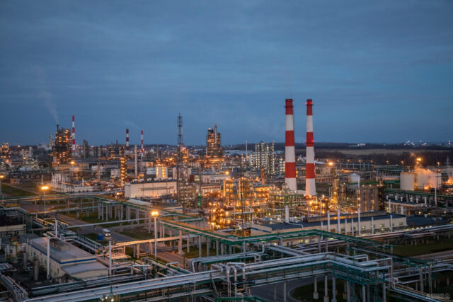 Беспилотник пытался атаковать нефтеперерабатывающий завод в Ярославле