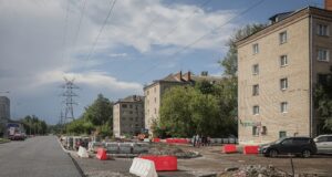 На улице Гагарина начали укладывать второй слой асфальта