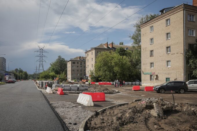 На улице Гагарина начали укладывать второй слой асфальта