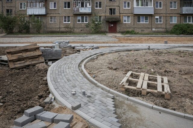В Рыбинске ремонтируют двор на улице Бабушкина