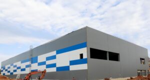 Губернатор Ярославской области проинспектировал строительство ледового комплекса в Тутаеве