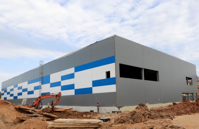 Губернатор Ярославской области проинспектировал строительство ледового комплекса в Тутаеве