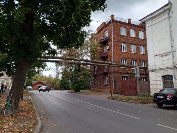 Неизвестный снес тепловые трубы в Казанском районе в Рыбинске