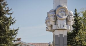 Во Дворце молодежи в Рыбинске идет ремонт кровли