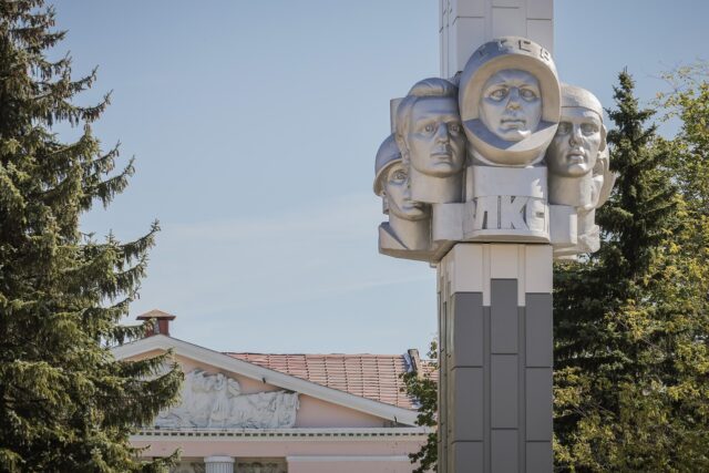 Во Дворце молодежи в Рыбинске идет ремонт кровли