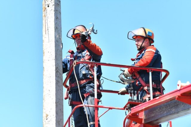 В Рыбинском районе энергетики проведут масштабную замену проводов