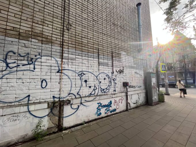 Областной бюджет пополнится на 80 млн рублей за счет испорченных фасадов и других нарушений