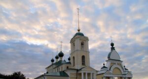 В Коприно в восстановленном храме прошла первая за последние годы служба