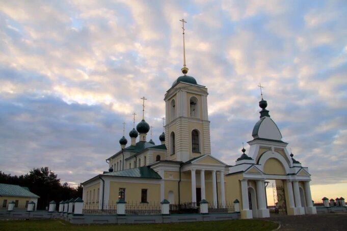 В Коприно в восстановленном храме прошла первая за последние годы служба