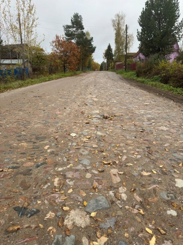 В Рыбинском районе скоро должна исчезнуть известная многим булыжная мостовая