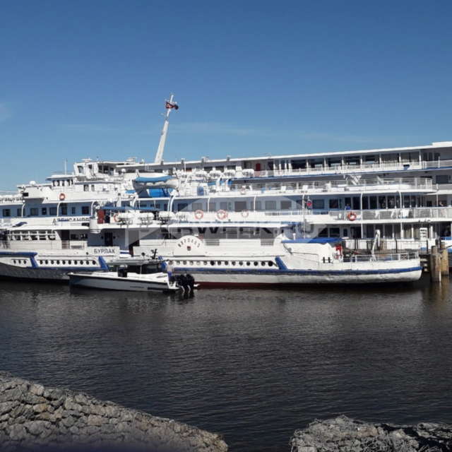 Пассажирский теплоход «Бурлак» планируют продать