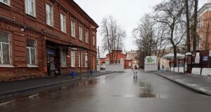 Отремонтирована территория больницы скорой медицинской помощи имени Соловьева в Ярославле