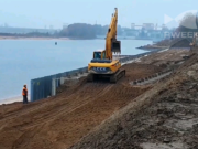 В Рыбинске проверили ход работ по берегоукреплению в Волжском