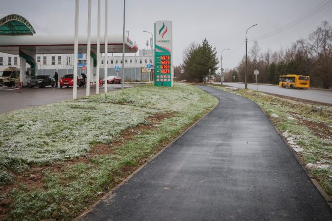 В Мариевке обновили более километра тротуаров