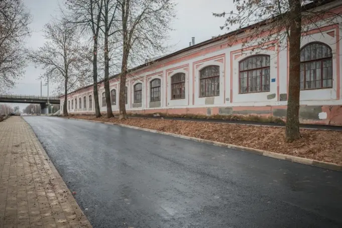 В Рыбинске завершают ремонт дороги к речному училищу