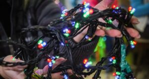 В Рыбинске приводят в порядок украшения для городских елок и улиц