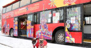 Двухэтажный туристический автобус вышел в первый тестовый рейс по Ярославлю