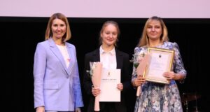 Одаренные школьники Ярославской области получили сертификаты на именные стипендии