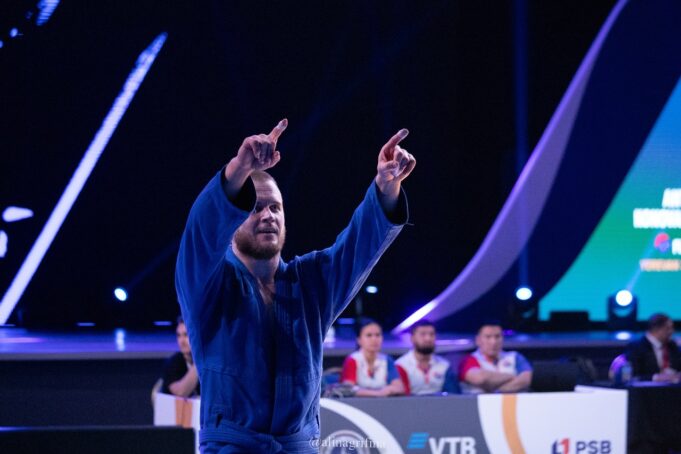 Трехкратный чемпион мира по самбо провел благотворительный мастер-класс в Рыбинске