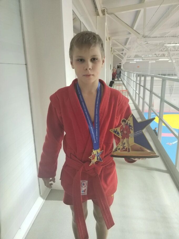 Юный самбист из Рыбинска завоевал золото Всероссийских соревнований