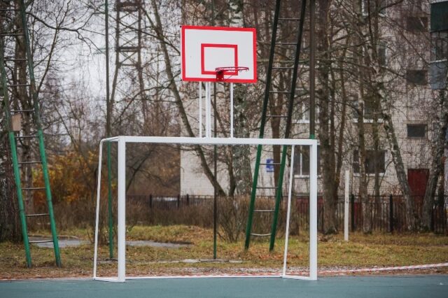 У школы №27 в Рыбинске появилась новая спортивная площадка